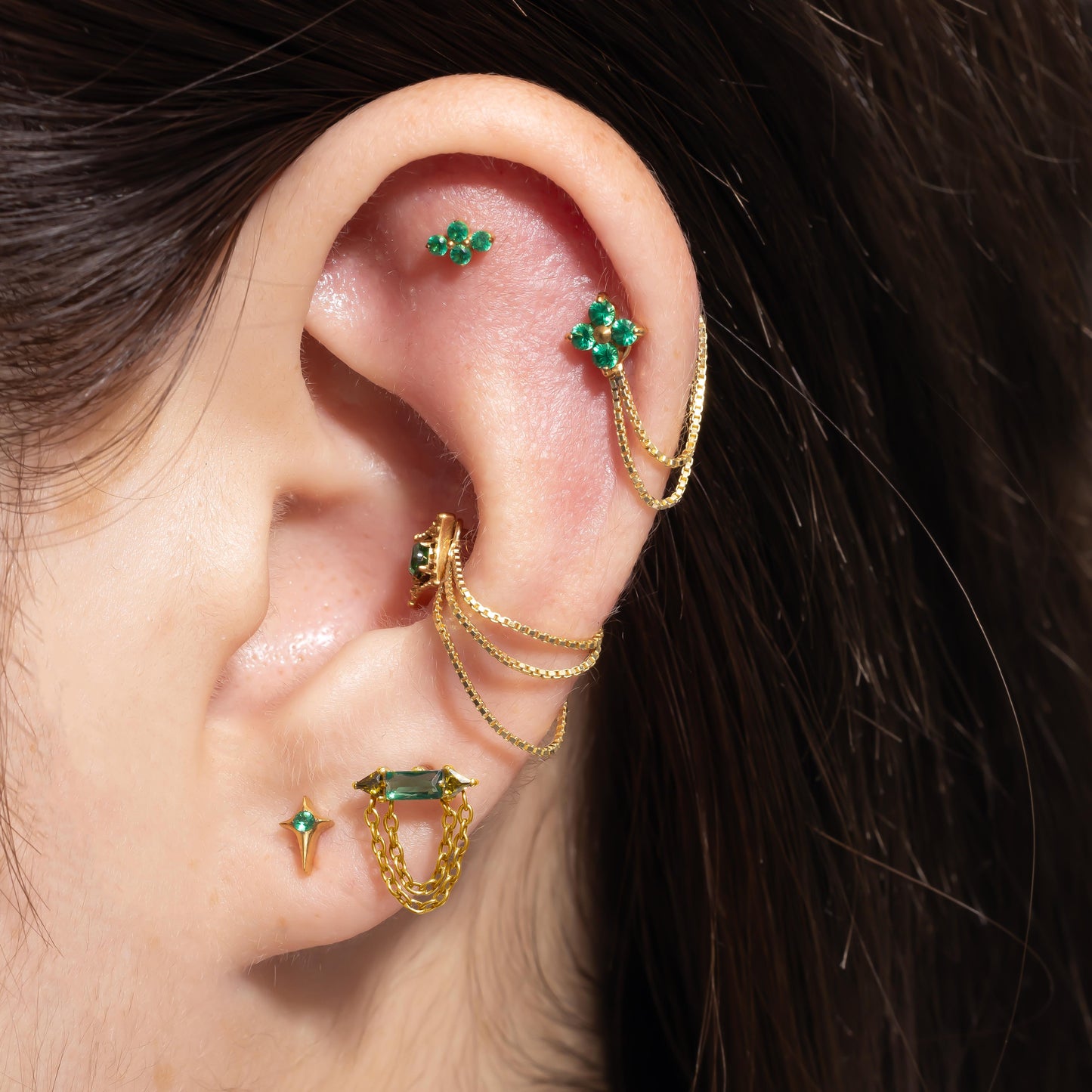 Rhea – Emerald Bar & Chain Push Pin Flatback Stud