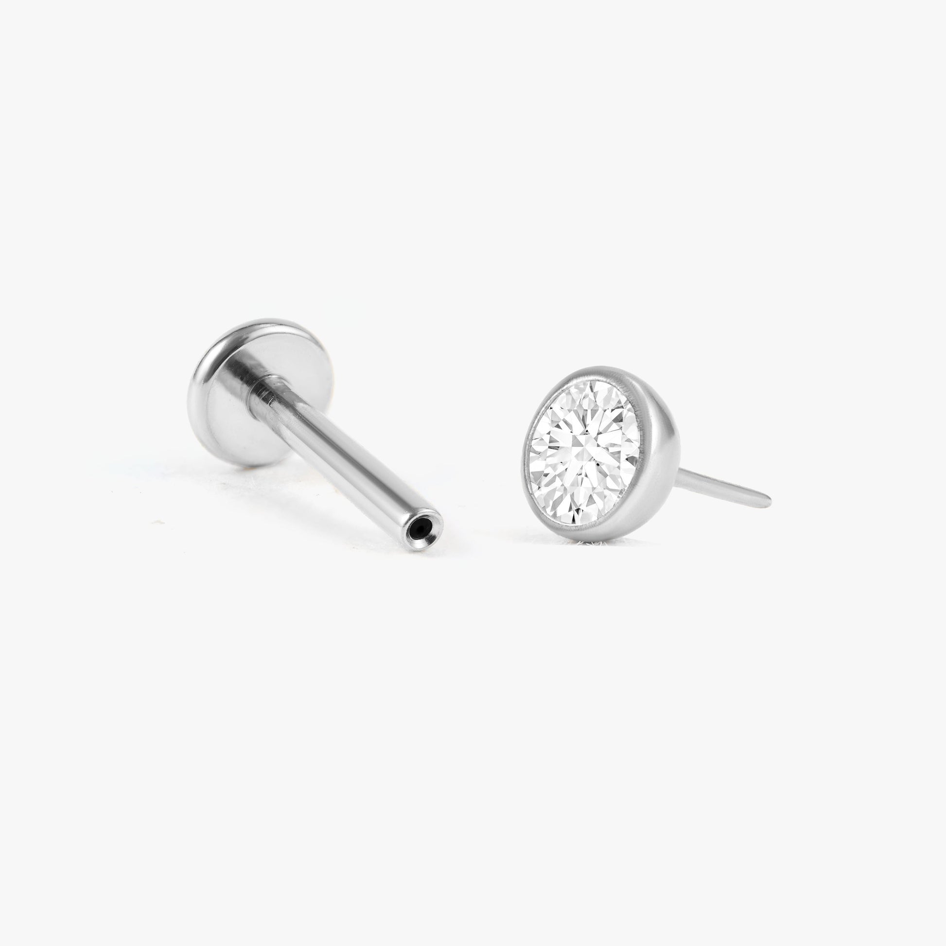 Color_Silver;Bezeled Push Pin Earring