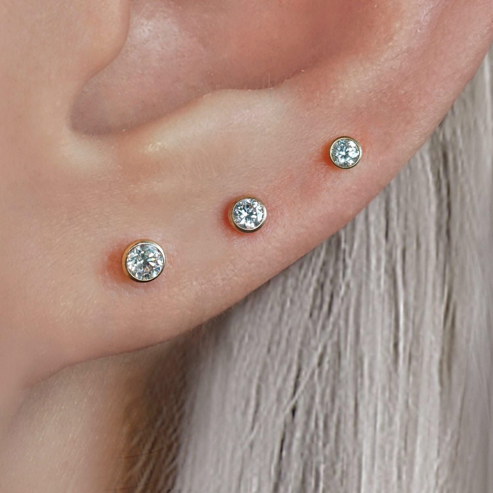 Color_ALL;Bezeled Push Pin Earring