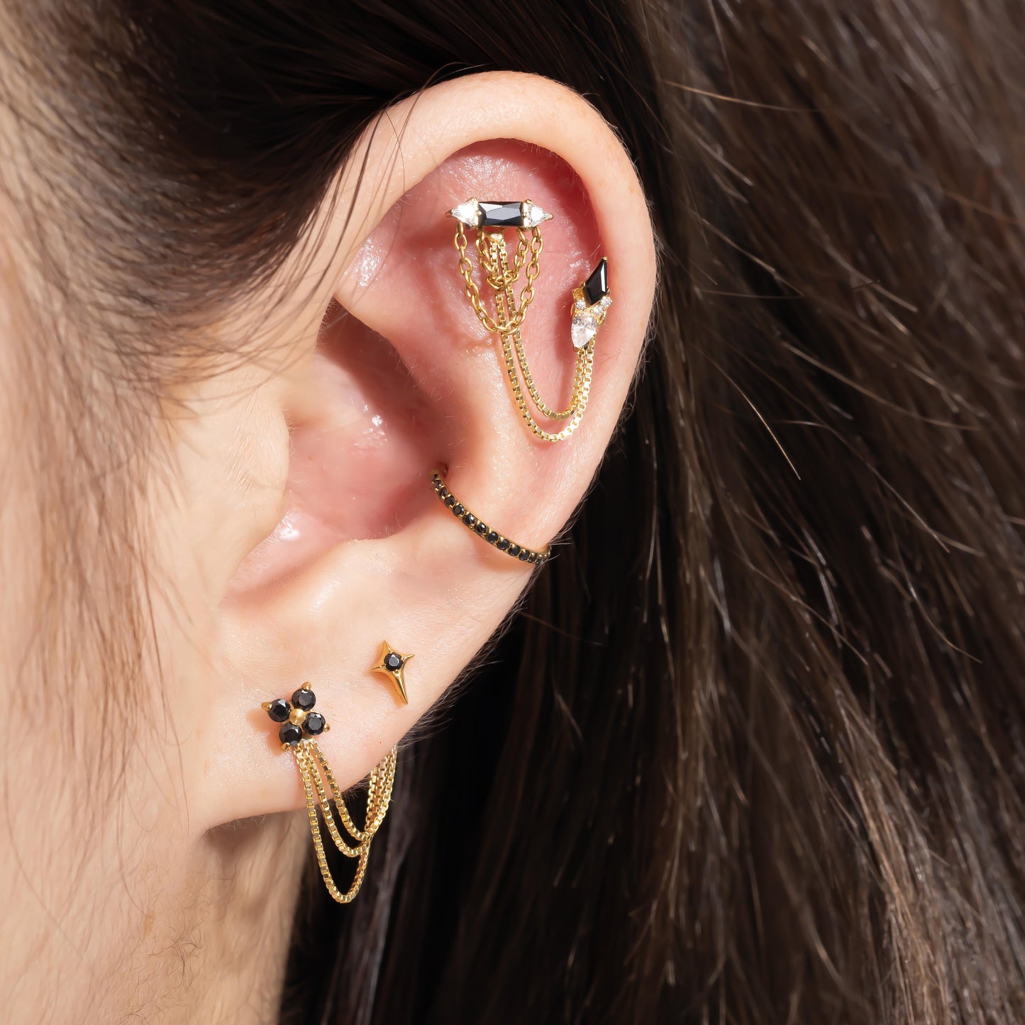 Rhea – Black Bar & Chain Push Pin Flatback Stud