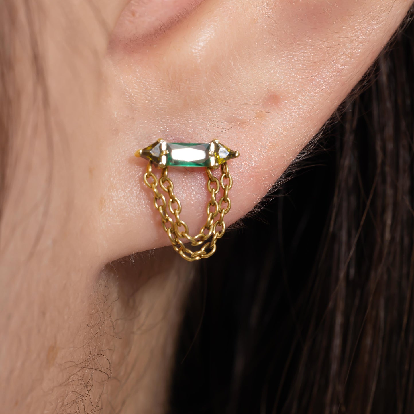 Rhea – Emerald Bar & Chain Push Pin Flatback Stud